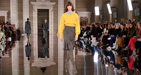 Des créations de Victoria Beckham présentées à la fashion Week de Londres le 16 février 2020.