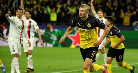 La défense du PSG dépassée par la vitesse d'Erling Haaland (N.17) pour l'ouverture du score pour le Borussia Dortmund, le 18 février 2020 au Signal Iduna Park.