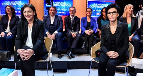 Anne Hidalgo (g) et Rachida Dati (d), candidates à la mairie de Paris, avant le débat télévisé le 4 mars 2020 dans les studios de télévision de LCI à Boulogne-Billancourt.
