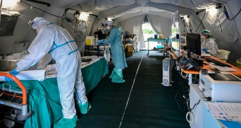 Une tente de triage des patients éventuellement contaminés par le coronavirus, le 13 mars 2020 à Brescia, en Italie.