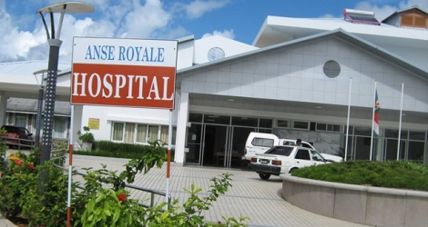 Les deux personnes contrôlées positives au Covid-19 ont été transportées à l’hôpital Anse Royale aux Seychelles. 