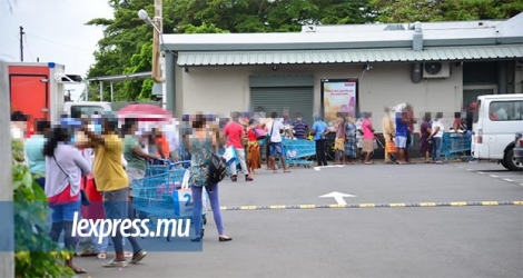 Les Mauriciens ont envahi les supermarchés depuis l’annonce du lockdown. 