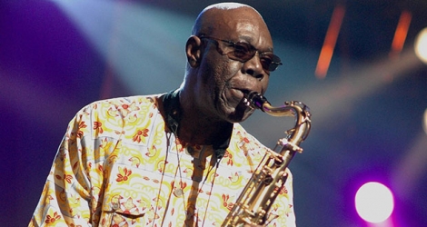 Manu Dibango, saxophoniste camerounais et légende de l'afro-jazz, est décédé en France.