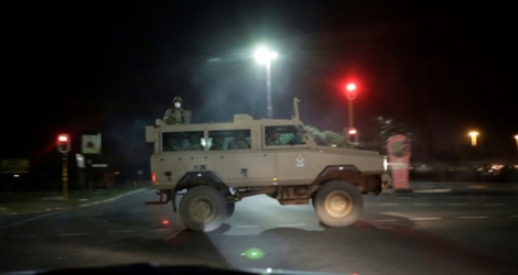 L'armée sud-africaine en position pour le début du confinement, le 26 mars 2020 à Soweto.