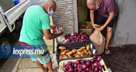 Les prix exorbitants des pommes de terre et les oignons ont contraint les autorités à imposer un coût de Rs 20 la livre, comme appliqué à L’Avenir.