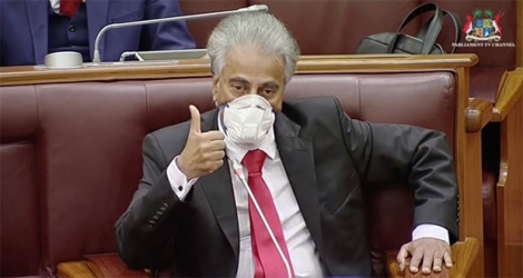 Tous les parlementaires étaient équipé de masques.