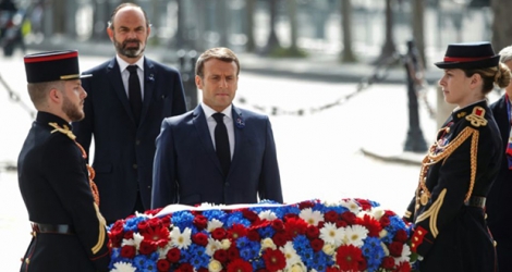 Le président Emmanuel Macron et le Premier ministre Edouard Philippe lors des cérémonies du 8 mai à l'Arc de Triomphe à Paris, le 8 mai 2020.