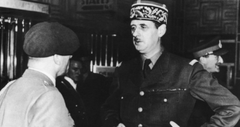 Le général de Gaulle en 1940 avec un officier inconnu à Londres Photo Stf. AFP