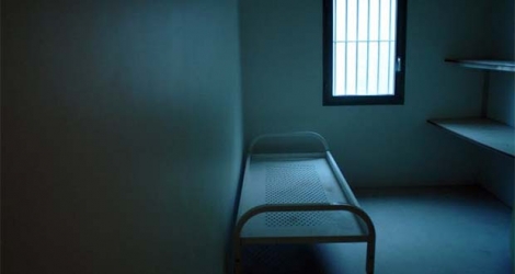 Photo d’illustration: Le détenu avait un drap attaché autour de son cou et à une barre de fer de la fenêtre de sa cellule.