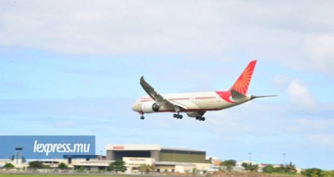 Atterrissage ce jeudi d’un avion en provenance de Mumbai avec 150 Mauriciens à son bord. 