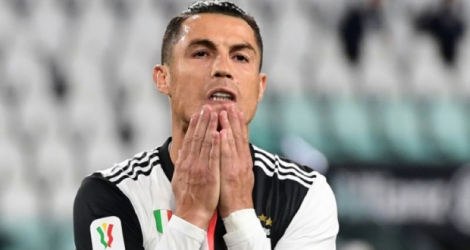 L'attaquant portugais de la Juventus Turin Cristiano Ronaldo après avoir manqué un pénalty en demi-finale retour de la Coupe d'Italie face à l'AC Milan le 12 juin 2020 à Turin. Photo Miguel MEDINA. AFP