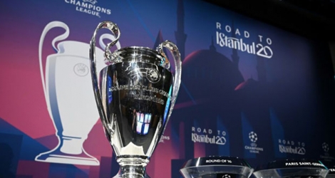 Le trophée de la Ligue des Champions exposé avant le tirage au sort des 8e de finale le 16 décembre 2019 au siège de l'UEFA à Nyon, en Suisse.