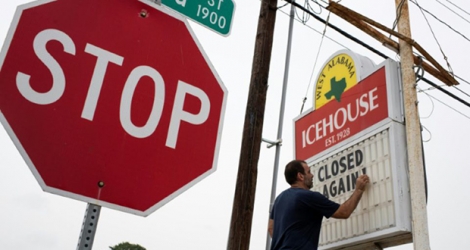 «De nouveau fermé»: le bar West Alabama Ice House a de nouveau fermé le 26 juin 2020 à Houston, après un ordre du gouverneur pour tous les bars du Texas .