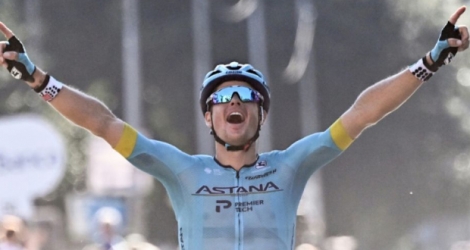 Le Danois Jakob Fuglsang (Astana) remporte en solitaire le Tour de Lombardie, le 15 août 2020 à Côme Photo Marco BERTORELLO. AFP