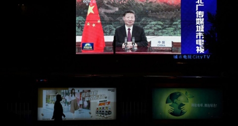 Le discours de Xi Jinping aux Nations unies, diffusé sur un écran géant à Pékin le 22 septembre 2020.