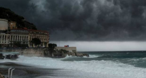 La promenade des Anglais à Nice frappée par la tempête le 2 octobre 2020 Photo Valery HACHE. AFP
