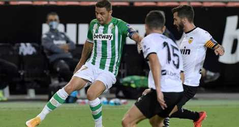 Le milieu du Real Betis, Joaquin Sanchez (g), lors du match de Liga à Valence.