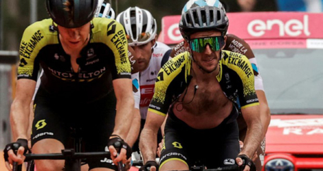 Simon Yates (à droite) sur le Tour d'Italie, le 5 octobre 2020 sur l'étape de l'Etna.