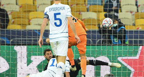 L'attaquant Alvaro Morata ouvre le score pour la Juventus lors du match de groupes de la Ligue des champions sur la pelouse du Dynamo Kiev, le 20 octobre 2020.