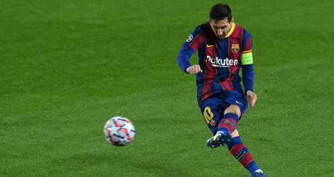 L'attaquant argentin de Barcelone, Lionel Messi, buteur sur penalty lors du match de groupes de la Ligue des champions face à Ferencvaros, à Barcelone, le 20 octobre 2020.