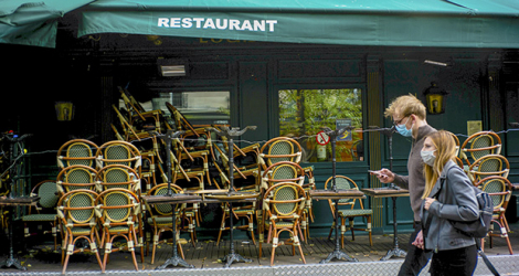 Un restaurant fermé à Pigalle, un quartier de Paris, en France, en raison de la crise du Covid-19.