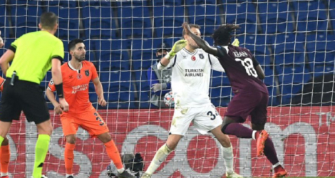 L'attaquant italien du Paris-SG, Moïse Kean (d), auteur d'un doublé lors du match de groupes de la Ligue des champions face au Basaksehir, à Istanbul, le 28 octobre 2020 Photo OZAN KOSE. AFP