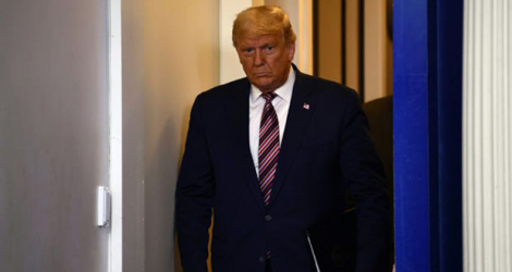 Donald Trump fait son entrée dans la salle de presse de la Maison Blanche, le 5 novembre 2020.