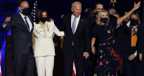 Joe Biden et son épouse Jill, Kamala Harris et son mari Doug après l'annonce de leur victoire, à Wilmington, dans le Delaware, le 7 novembre 2020.