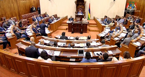Les élus de la majorité ont voté contre la motion d’annulation du leader de l’opposition, dans la nuit de mardi à mercredi 18 novembre, à l’Assemblée nationale.