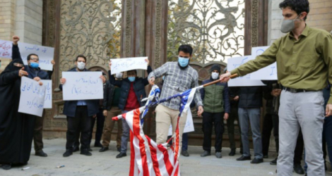 Des étudiants manifestent devant le ministère des Affaires étrangères à Téhéran, en Iran, le 28 novembre 2020 Photo ATTA KENARE. AFP