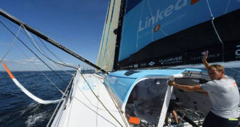 Le navigateur français Thomas Ruyant, à bord de son monocoque 