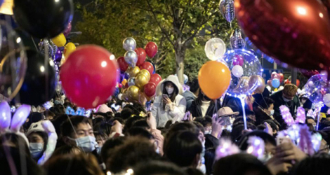 Célébrations dans la ville chinoise de Wuhan, le 31 décembre 2020.