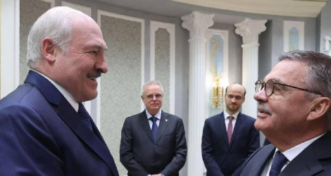 Alexander Lukashenko et René Fasel le 11 janvier à Minsk. AFP