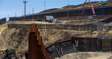 Le président démocrate Joe Biden a signé mercredi un décret ordonnant l'arrêt de la construction d'un mur à la frontière sud des Etats-Unis.