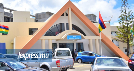 À la place de l’ancienne clinique MedPoint se trouve le nouvel hôpital de cancérologie, qui prodiguera de nouveaux soins aux Mauriciens souffrant de cancer.