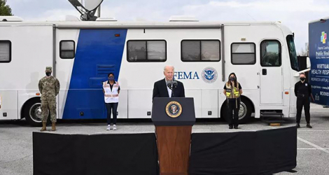 Le président américain Joe Biden visite un centre de vaccination contre le Covid-19 à Huston, dans le Texas.