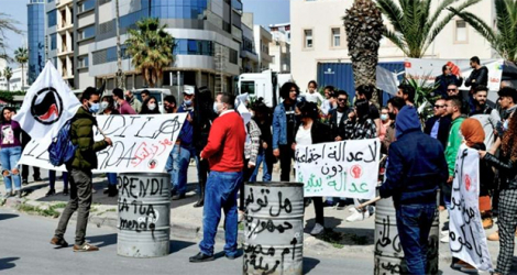 Manifestation à Soussepour le renvoi de déchets illégaux italiens, le 28 mars 2021 en Tunisie. afp.com - Bechir TAIEB