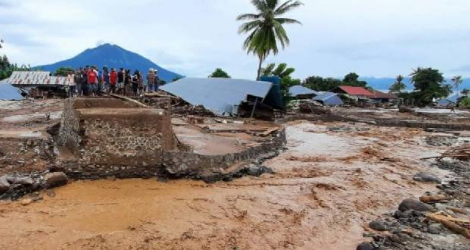 Des maisons détruites par les inondations, le 5 avril 2021 à Waiwerang, en Indonésie afp.com - Reynold Atagoran