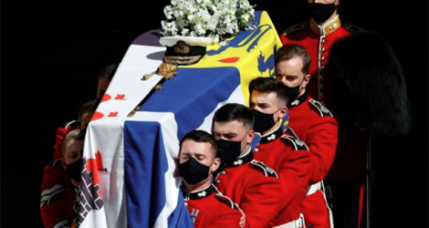 Le cercueil du Prince Philip à la Chapelle Saint-George du Château de Windsor le 17 avril 2021. afp.com - Adrian DENNIS