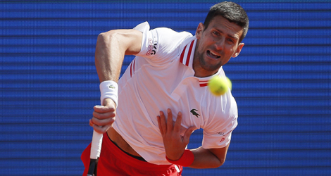 Novak Djokovic s'est qualifié vendredi sans mal pour les demi-finales du tournoi de Belgrade.