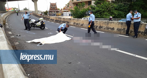 La motocyclette roulait en direction du centre-ville au moment de cet accident.