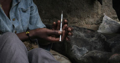 Une jeune droguée dans un bidonville de Nairobi, le 22 janvier 2021. afp.com - Yasuyoshi CHIBA