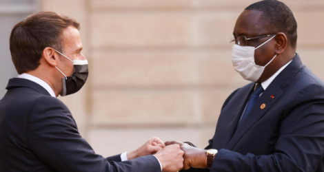Emmanuel Macron accueille le président du Sénégal Macky Sall à l’Élysée le 17 mai 2021.