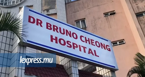 La quadragénaire a été admise à l’hôpital Dr Bruno Cheong, à Flacq.