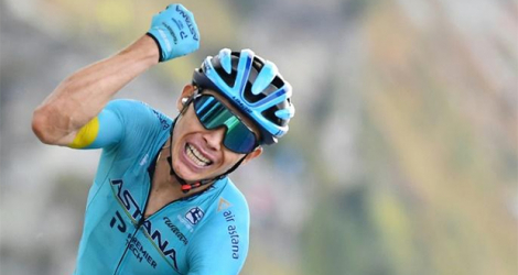 Le Colombien Miguel Angel Lopez, lors de sa victoire au sommet du Col de Loze au terme de la 8e étape du Tour de France, disputée entre Grenoble et Méribel, le 16 septembre 2020.