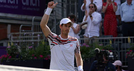 Andy Murray a balayé le Français Benoît Paire 6-3, 6-2 pour son retour à la compétition.