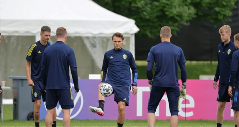 Les Suédois participent à une séance d'entraînement à Göteborg, le 22 juin 2021, veille du match contre la Pologne à l'Euro.