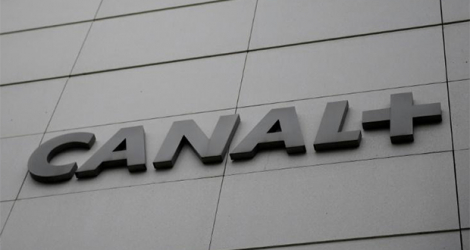 Le logo du groupe Canal+, le 27 novembre 2017 au siège de la chaîne cryptée à Issy-les-Moulineaux.