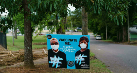 Pancarte soutenant la vaccination anticoronavirus, dans un parc de Birmingham (Alabama)