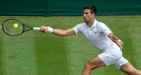 Le Serbe Novak Djokovic face au Hongrois Marton Fucsovics en quart de finale de Wimbledon, le 7 juillet 2021 AELTC/Florian Eisele POOL/AFP